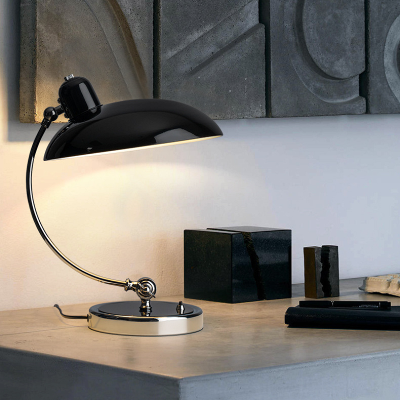 Cambridge Curve Lamp