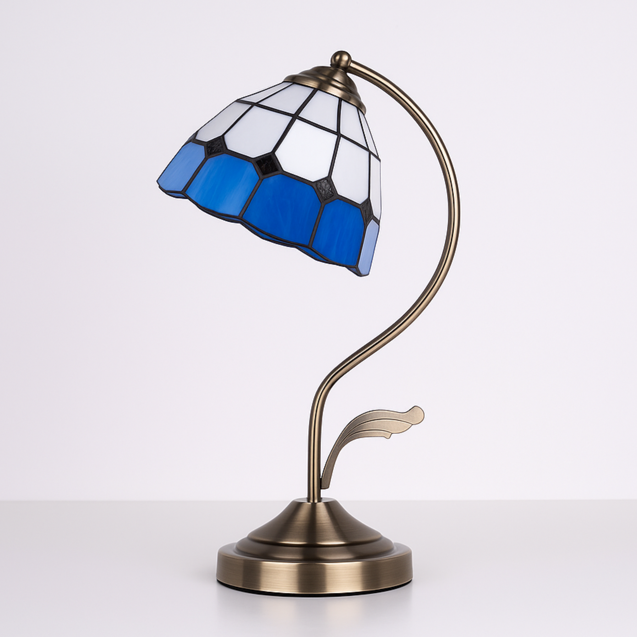 Blue and white stained glass Tiffany lamp, elegant Art Deco design with bronze base