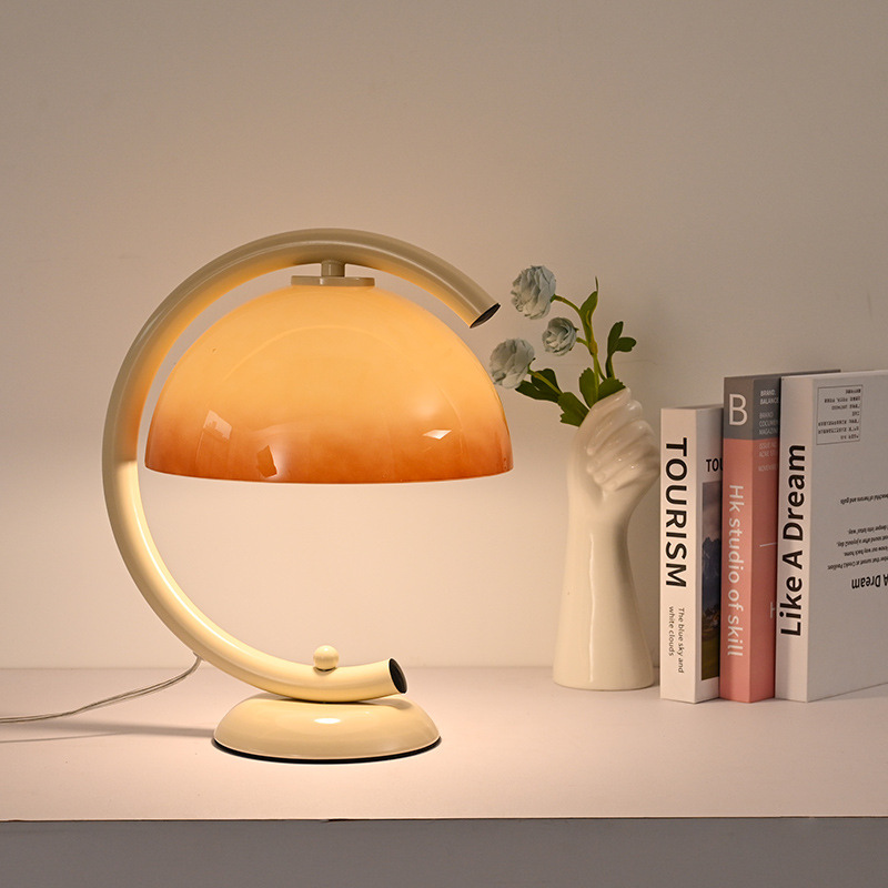 Halo Curve Metal Lamp in Beige