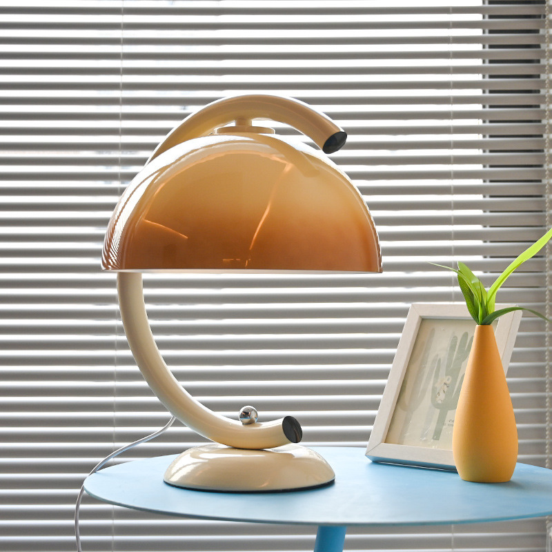 Halo Curve Metal Lamp in Beige