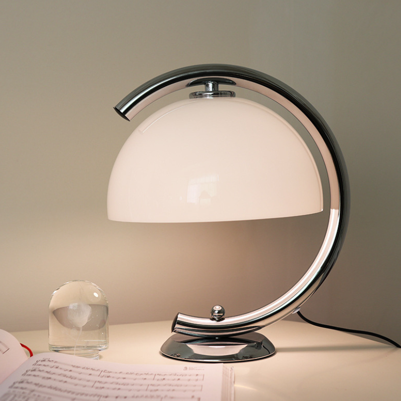 Halo Curve Metal Lamp in white