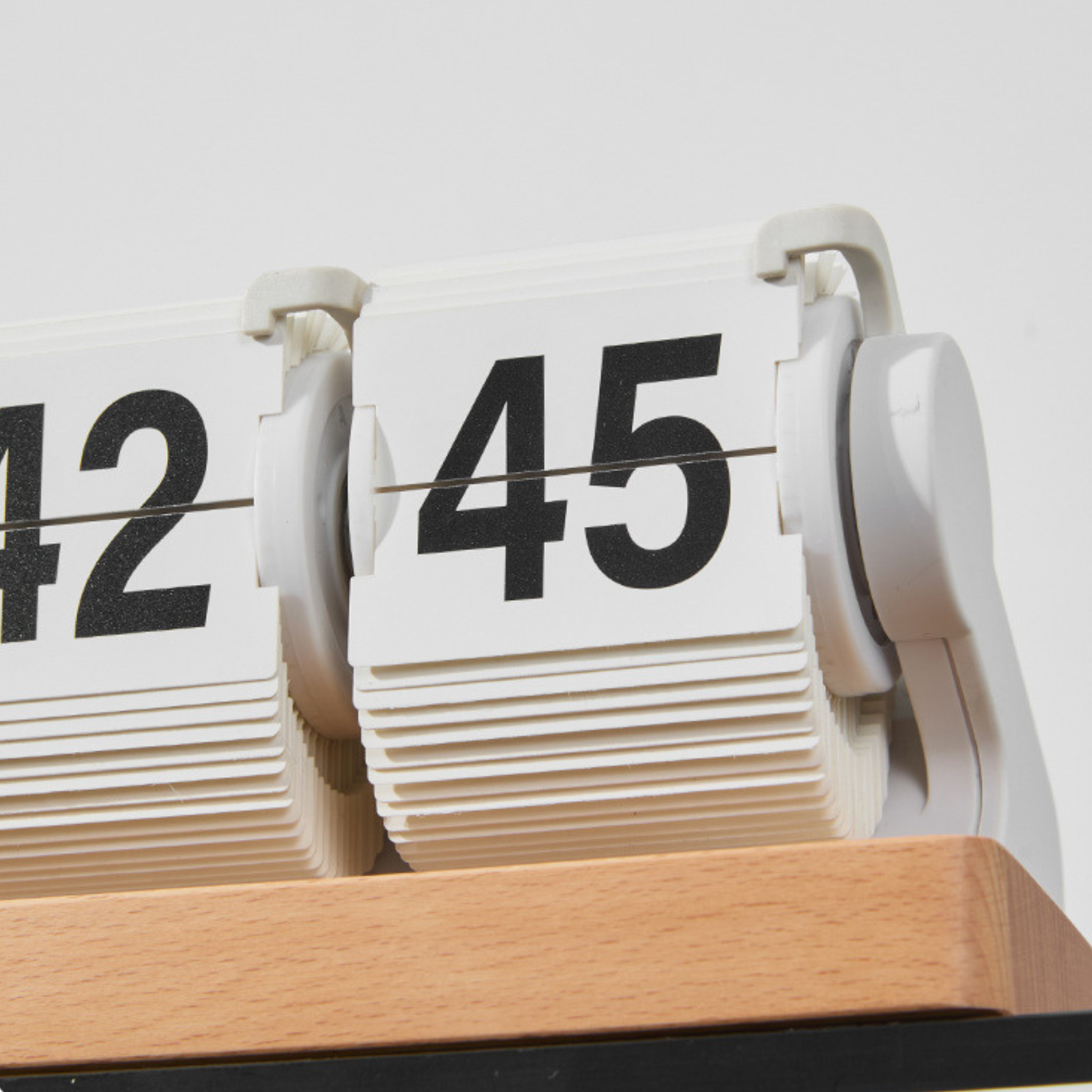 Oslo flip clock in details